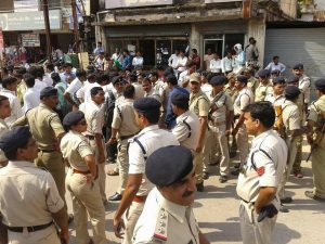 आक्रोश रैली को रोकने की कोशिश में रायपुर पुलिस 