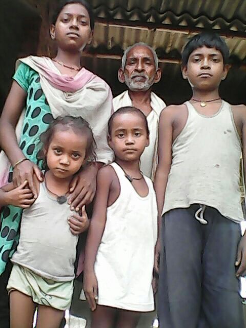 सुमित्रा देवी के पति व चार बच्चे...