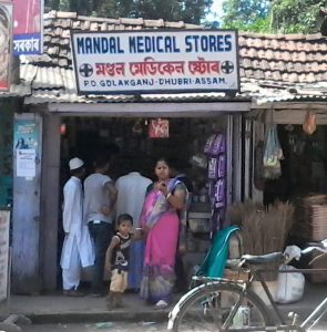 असम में ऐसे कई मेडिकल स्टोर है जो बगैर ड्रग लाइसेंस धड़ल्ले से चलती है 